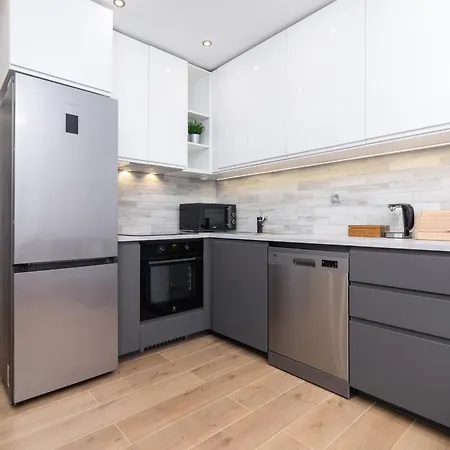 Cosy And Comfortable In By Renters דירה קרקוב